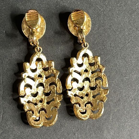 Vintage 1960s Monet Gold Necklace and Earring Set - Picture 11 of 16